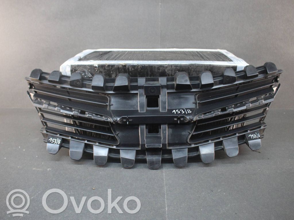 Toyota Yaris Maskownica / Grill / Atrapa górna chłodnicy 