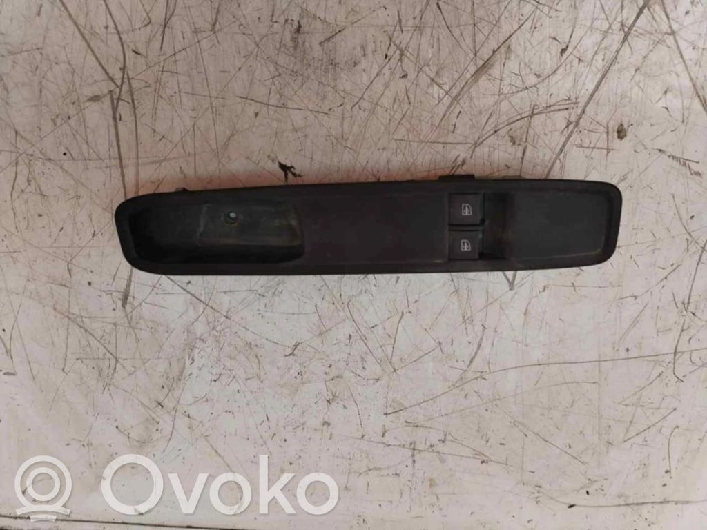 Renault Sandero I Electric window control switch 