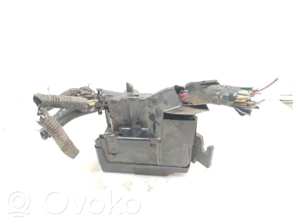 Saugiklių blokas   AR8T14A003AA