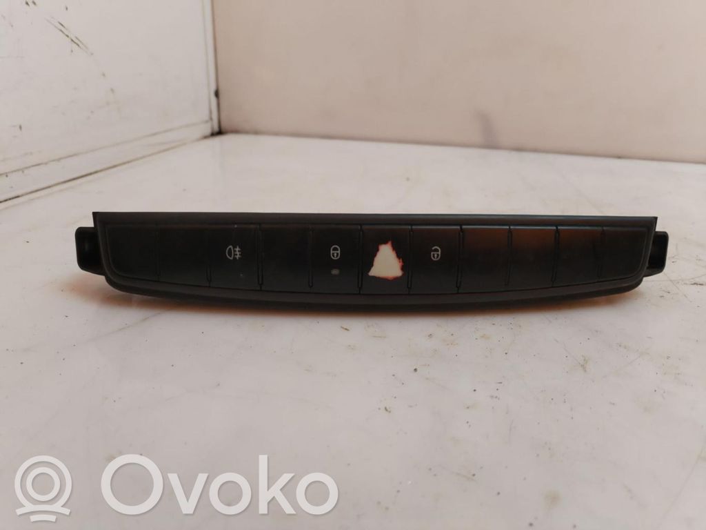 Botón interruptor de luz de peligro   A4548202310