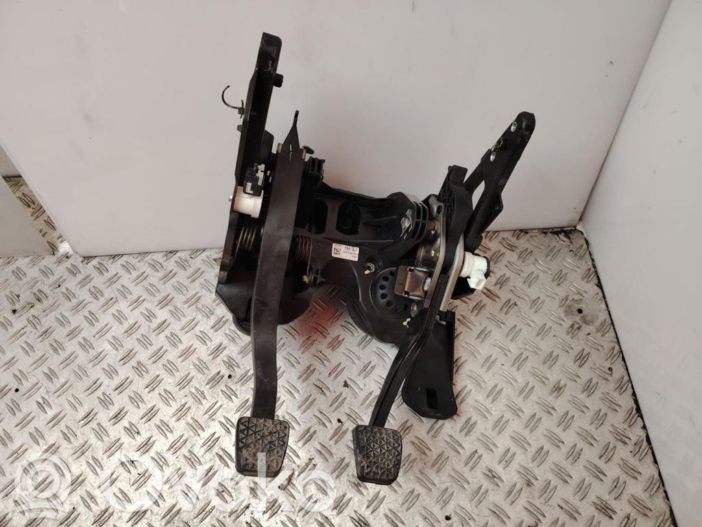 Opel Astra J Pédale d'embrayage 