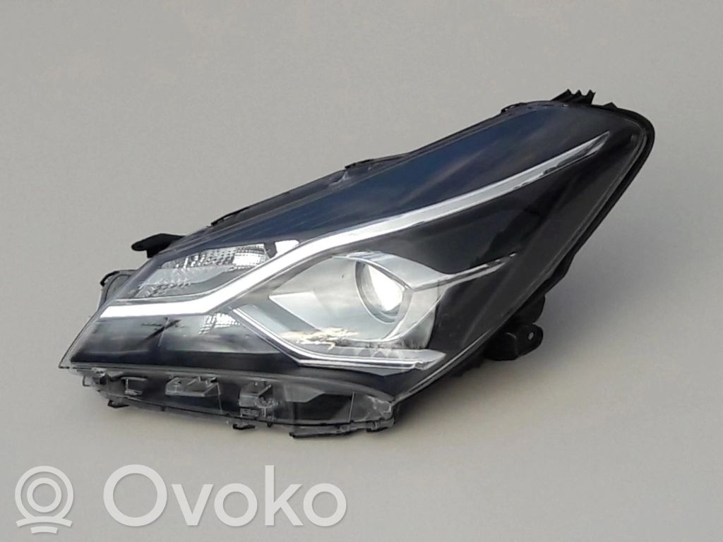 Toyota Yaris Lampa przednia 