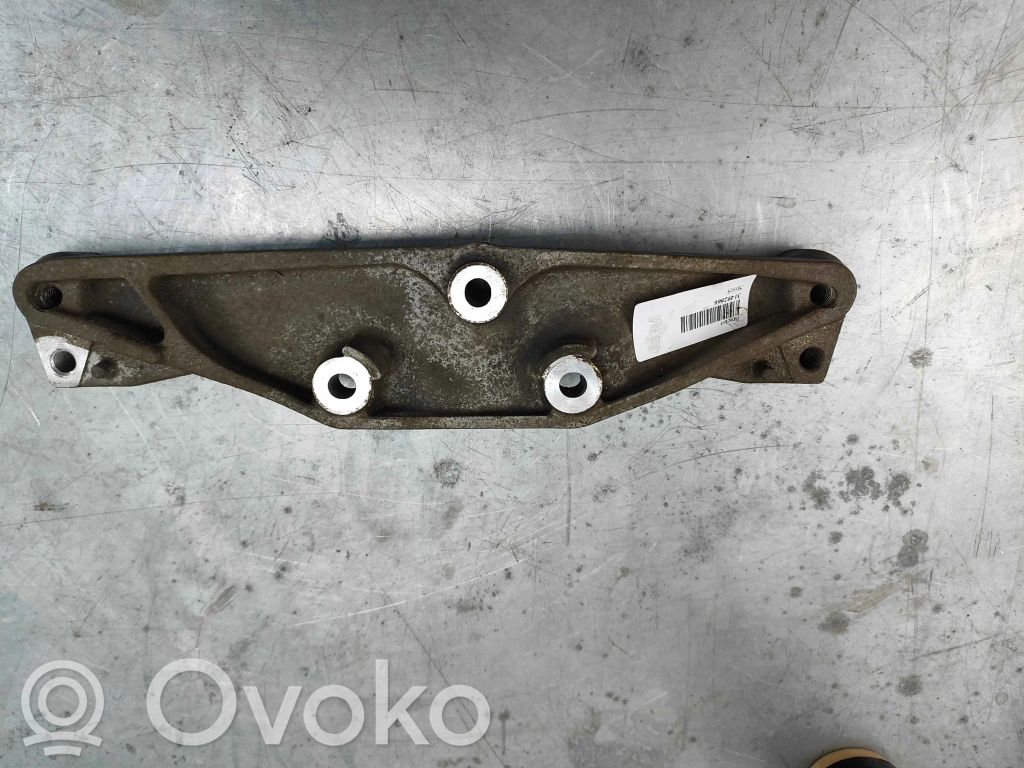 Volvo XC60 Rear differential/diff mount bracket 