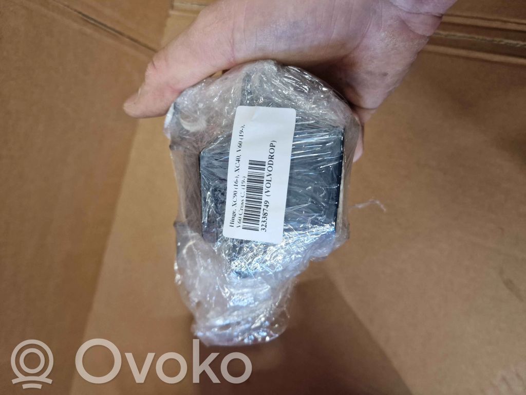 Volvo XC40 Tailgate/trunk/boot hinge 