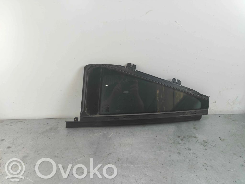 Volvo XC90 Ventanilla de ventilación de la puerta trasera 
