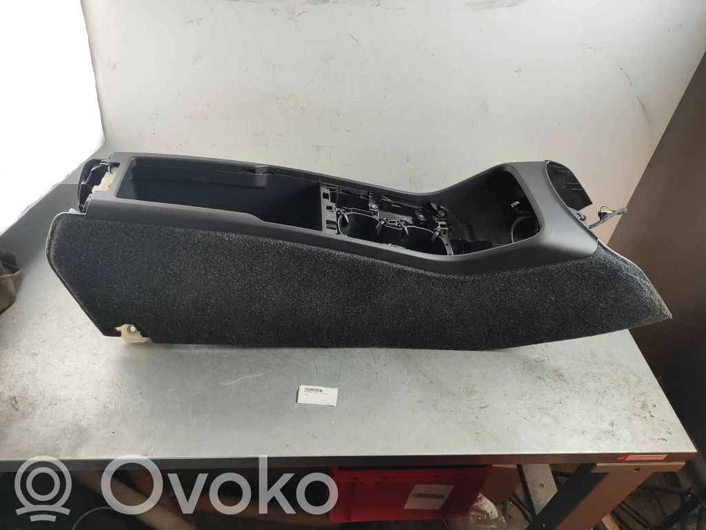 Volvo XC40 Keskikonsoli 