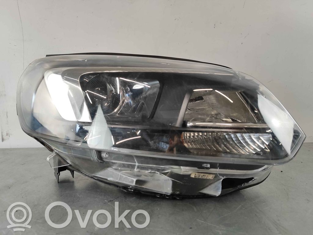 Opel Vivaro Lampa przednia 