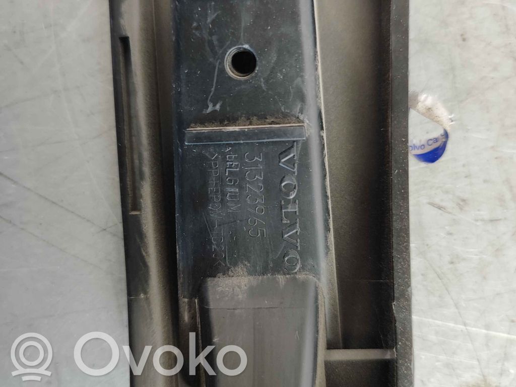 Volvo S60 Izpūtēja turētājs 