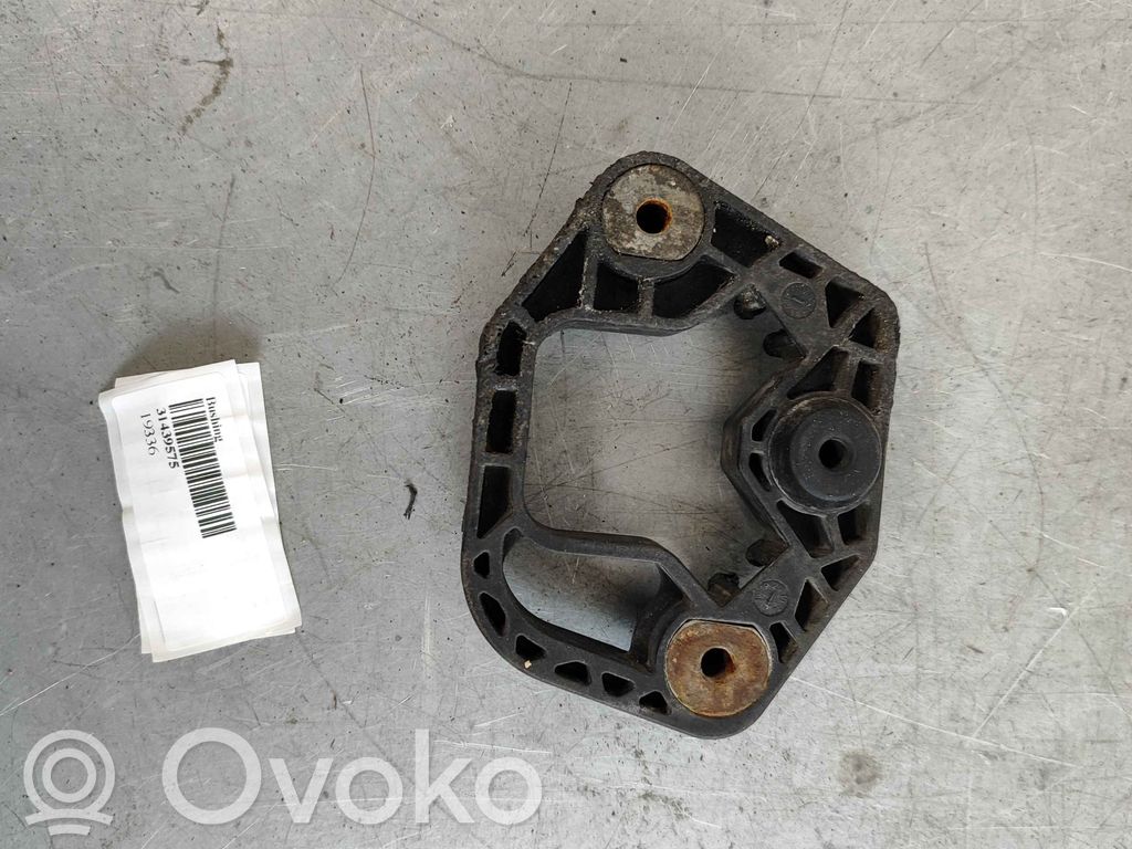 Volvo XC90 Radiator mount bracket 