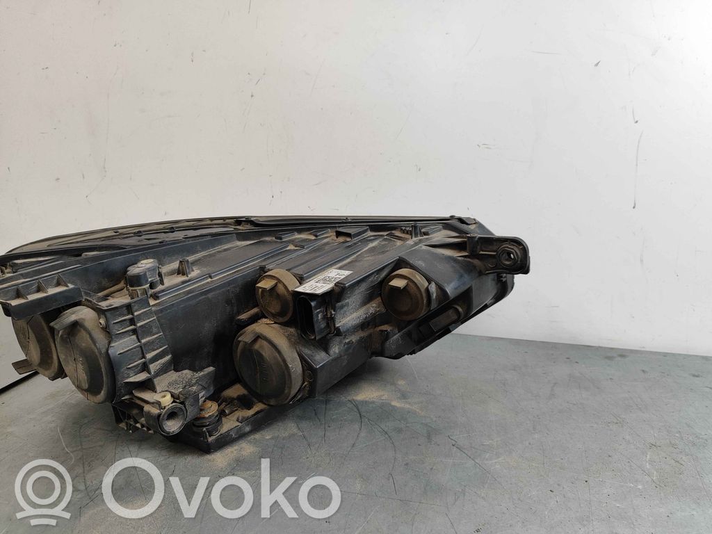 Volkswagen PASSAT B8 Lampa przednia 