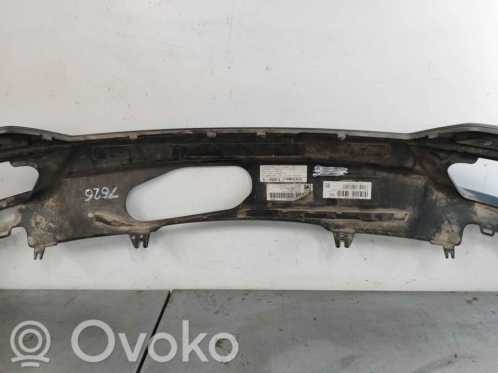 Audi A4 S4 B9 8W Takapuskurin alaosan lista 