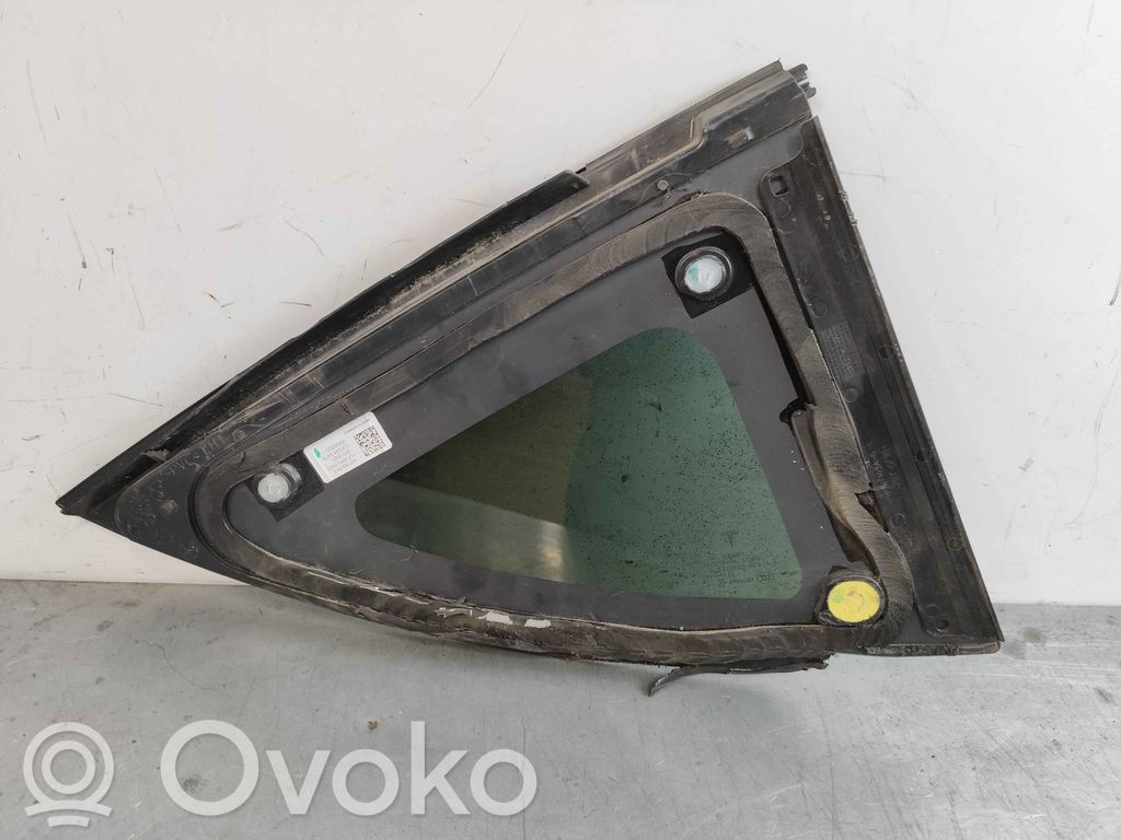 Rear side window   162116200E
