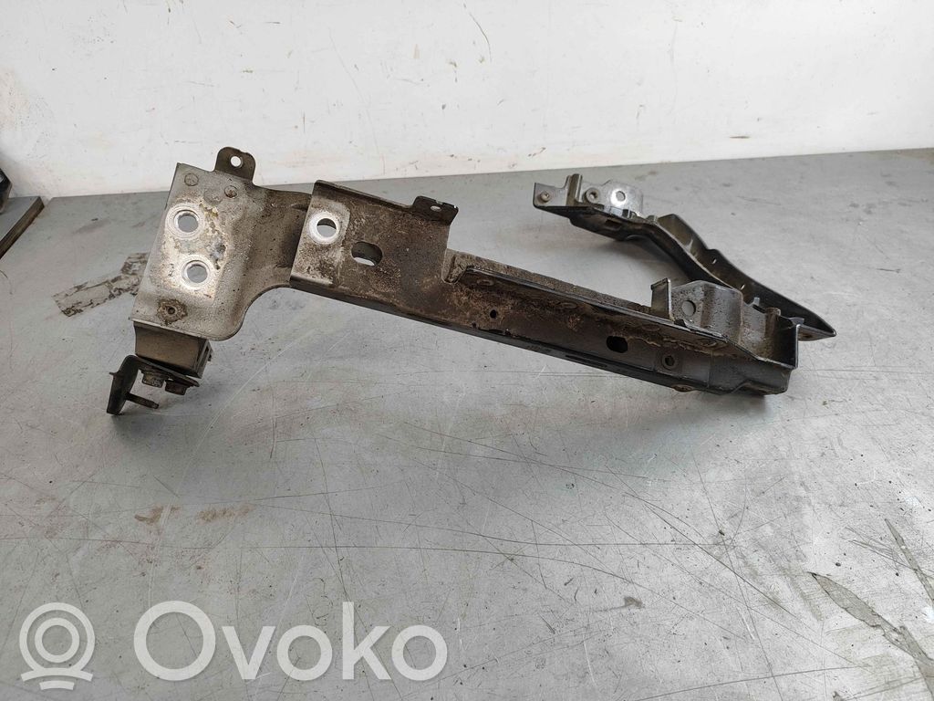 Jaguar XE Headlight/headlamp mounting bracket 