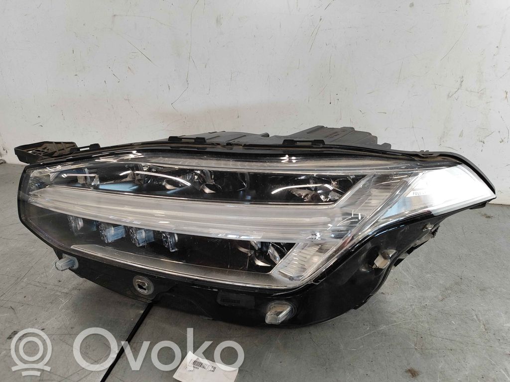 Volvo XC90 Headlight/headlamp 