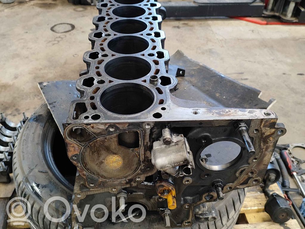 BMW 7 E65 E66 Blokas 