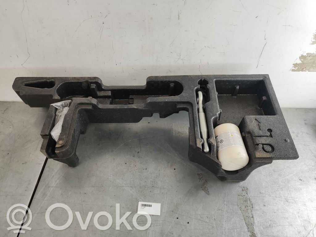 Volvo XC60 Muu vararenkaan verhoilun elementti 