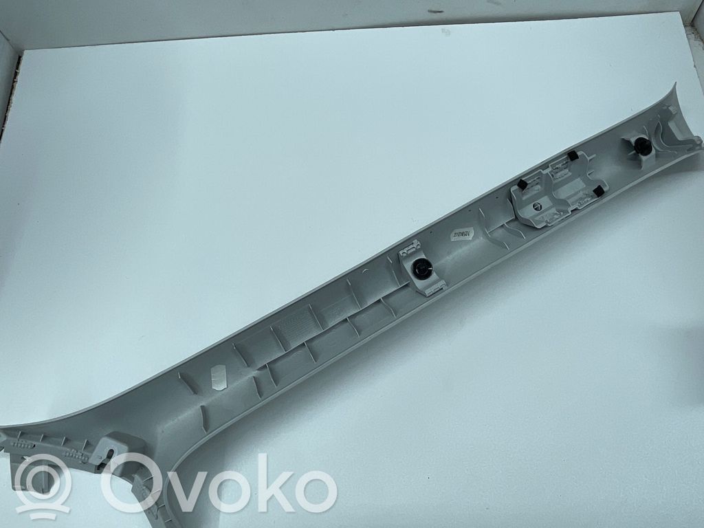 Fiat 500L Kita salono detalė 