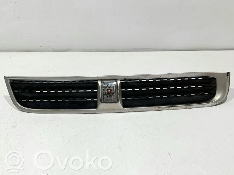 Front grill   22737870