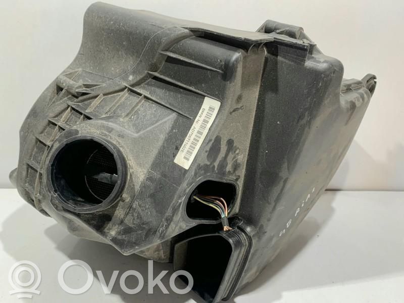 Air filter box   7567174