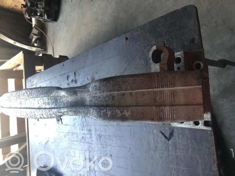 Audi A8 S8 D3 4E Priekinis sustiprinimas bamperio 