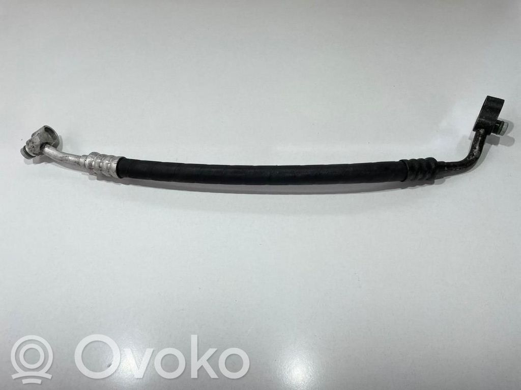 BMW 3 E46 Ilmastointilaitteen putki (A/C) 