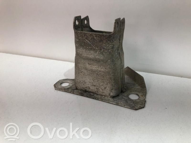 Renault Clio III Priekšpusē bampera sija / balka 