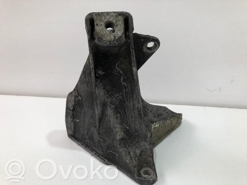 Engine mounting bracket   8D0199308AG