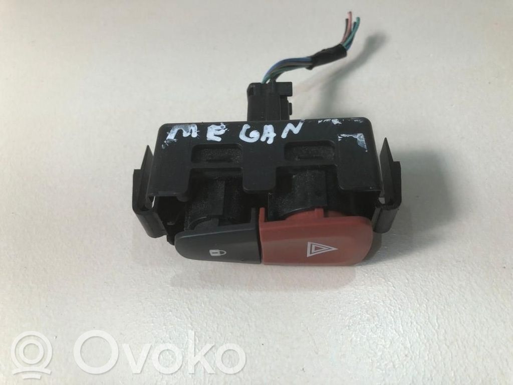Renault Megane III Hazard warning light relay 