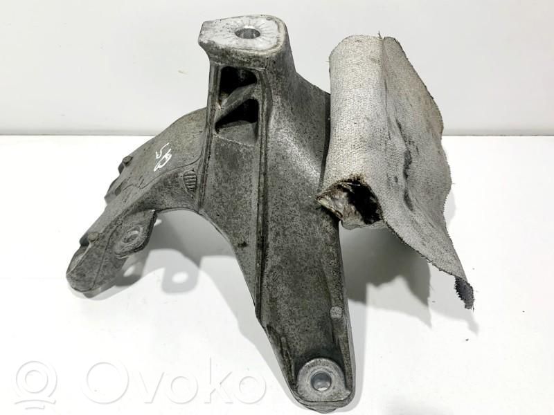 Audi Q5 SQ5 8R Engine mounting bracket 