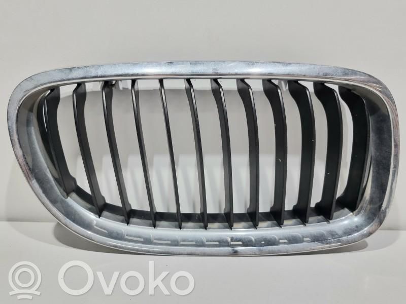 BMW 3 E90 E91 Grotelės priekinės 