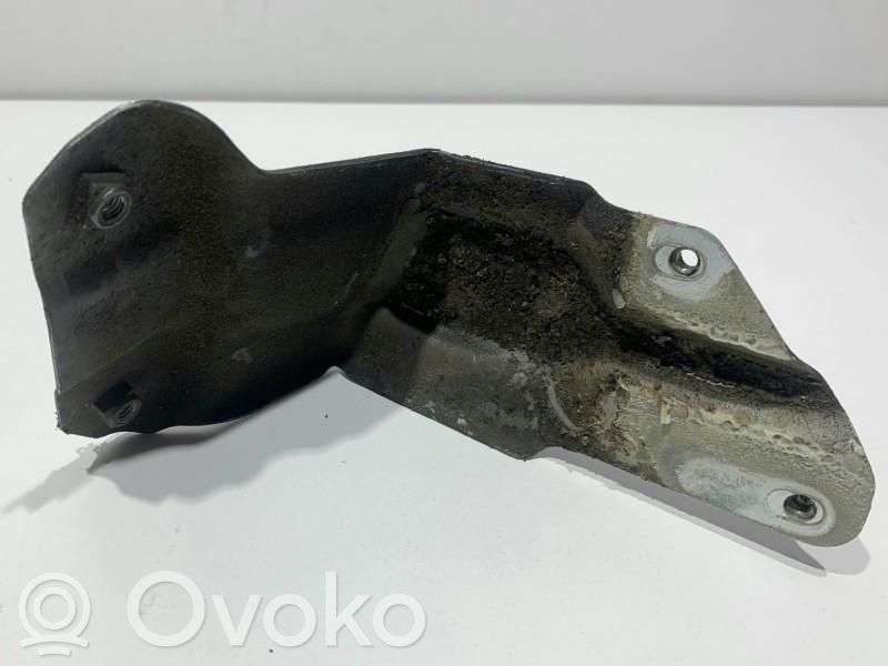 Front bumper mounting bracket   5M0821136
