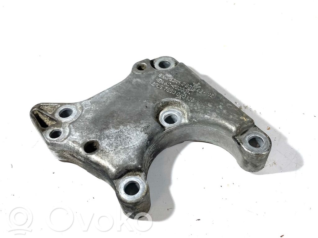 BMW 5 E60 E61 Power steering pump mounting bracket 