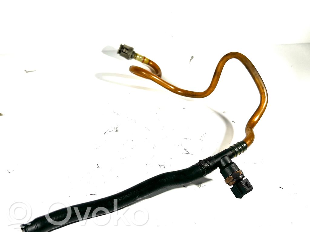 BMW 5 E60 E61 Degvielas maģistrālā caurule 
