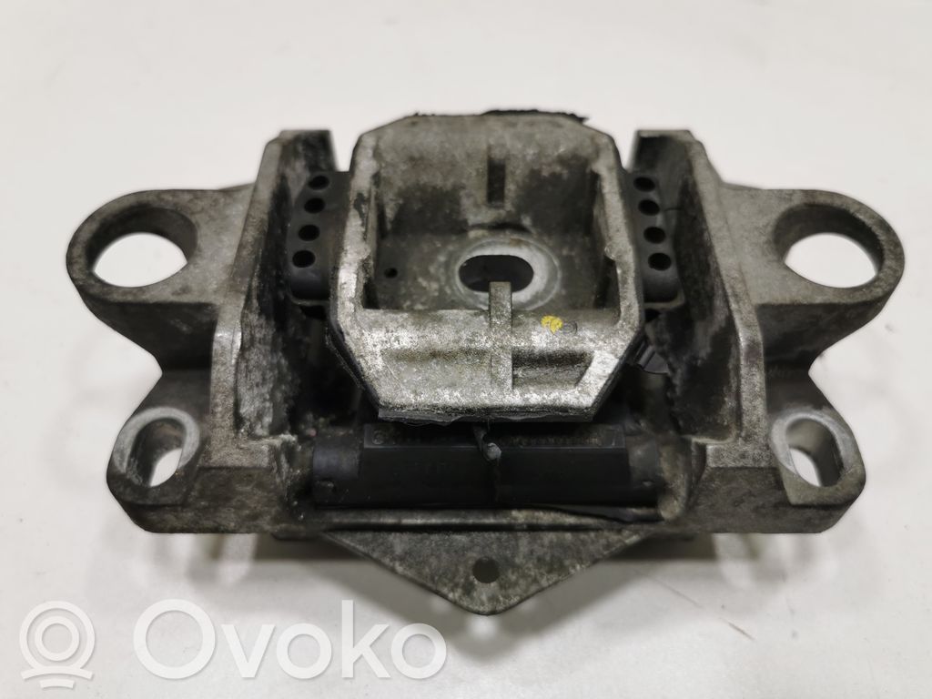 Jaguar X-Type Engine mount bracket 