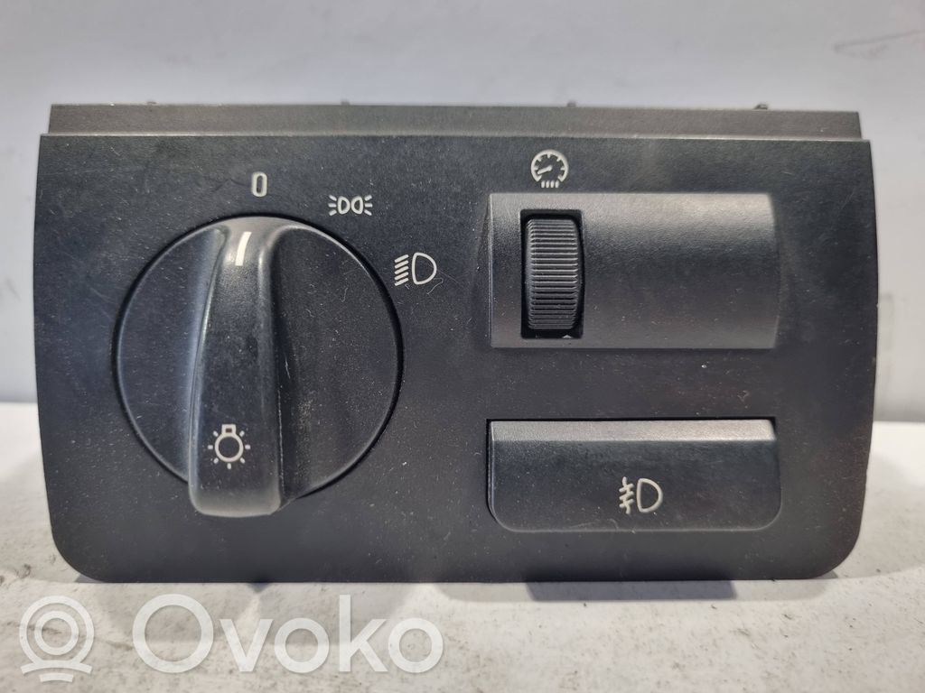 Light switch   8372205,039581,037045052