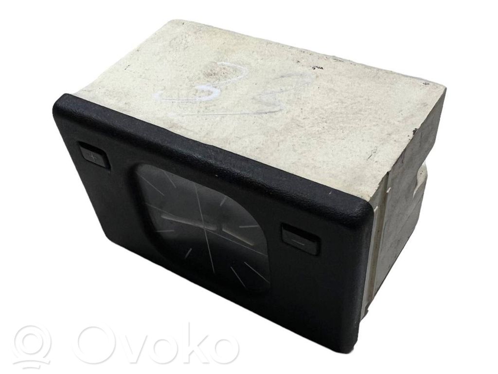 BMW 5 E34 Clock 