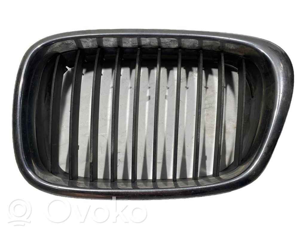 BMW 5 E39 Augšējais režģis 