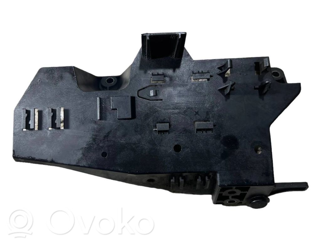 BMW 1 E81 E87 Other engine bay part 