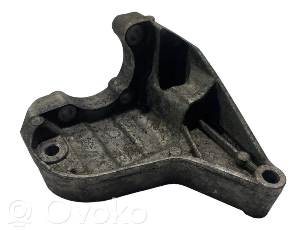 BMW 1 E81 E87 Power steering pump mounting bracket 