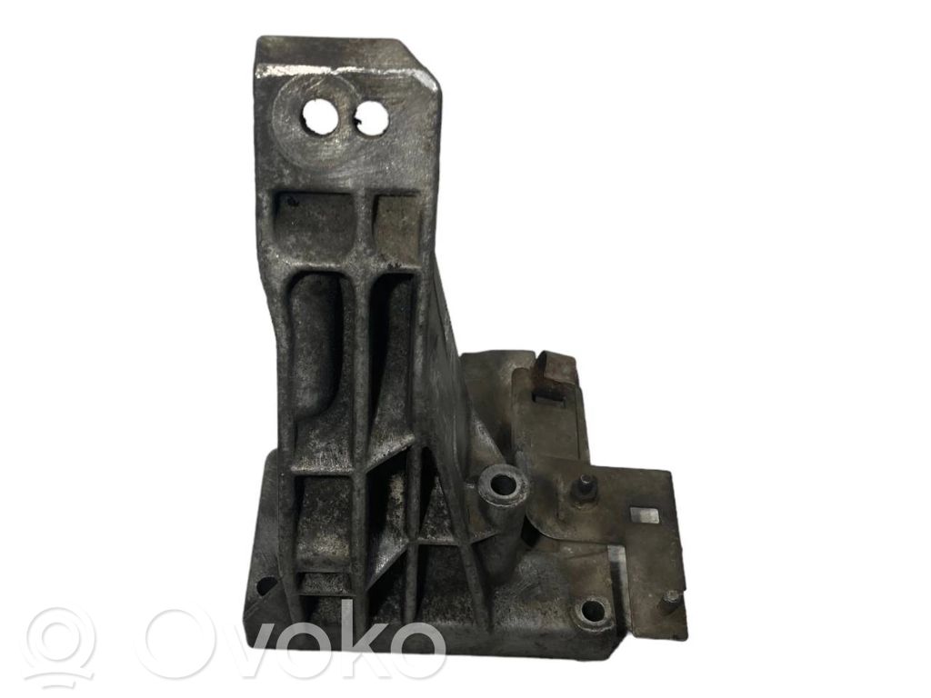 BMW 5 E39 Engine mounting bracket 