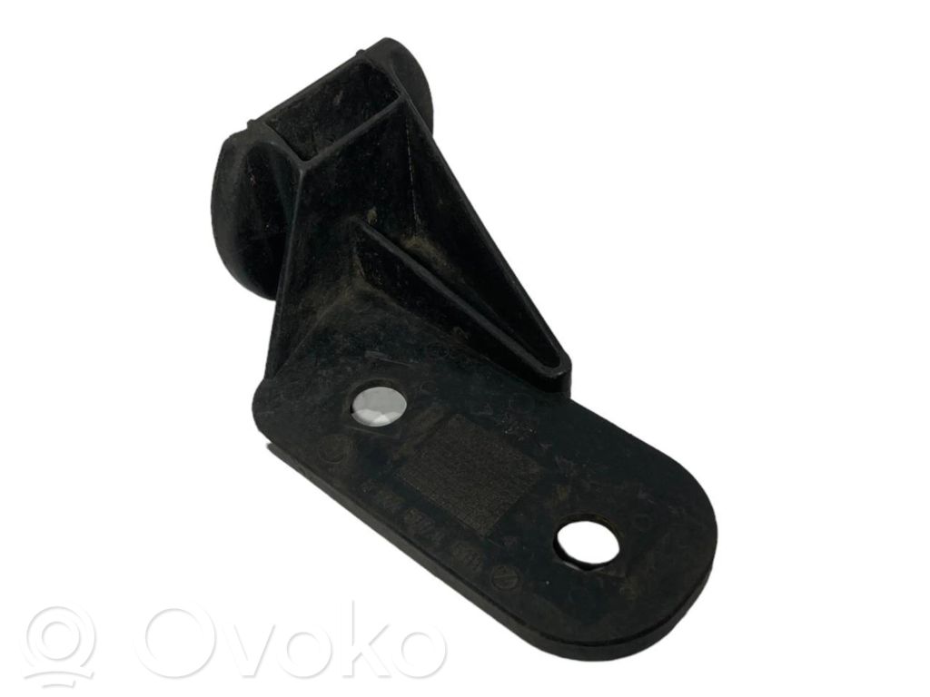 Priekšpusē bampera turētājs   8122577