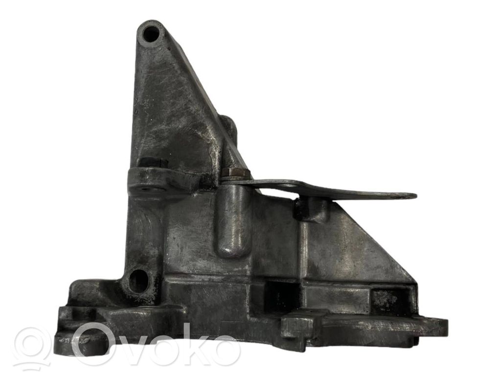 BMW 5 E39 Ohjaustehostimen pumpun kannake 