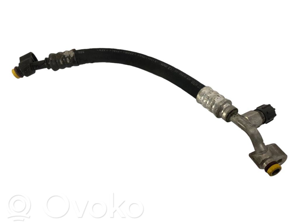 BMW 3 E46 Ilmastointilaitteen putki (A/C) 