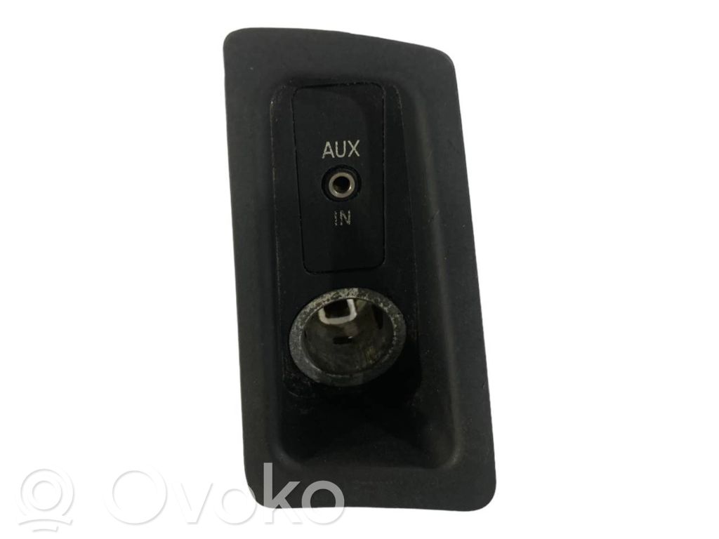 Разъем AUX   9110412,51169110412,6930561,61316930561