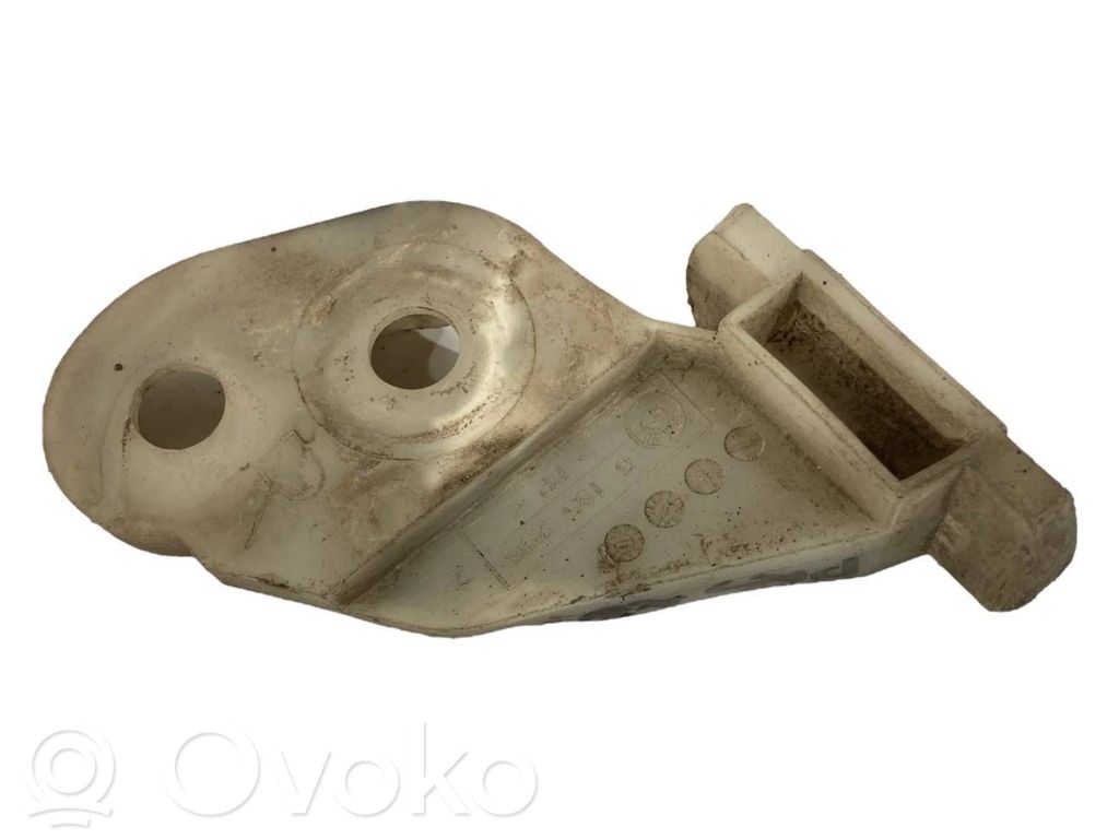 Front bumper mounting bracket   8195296