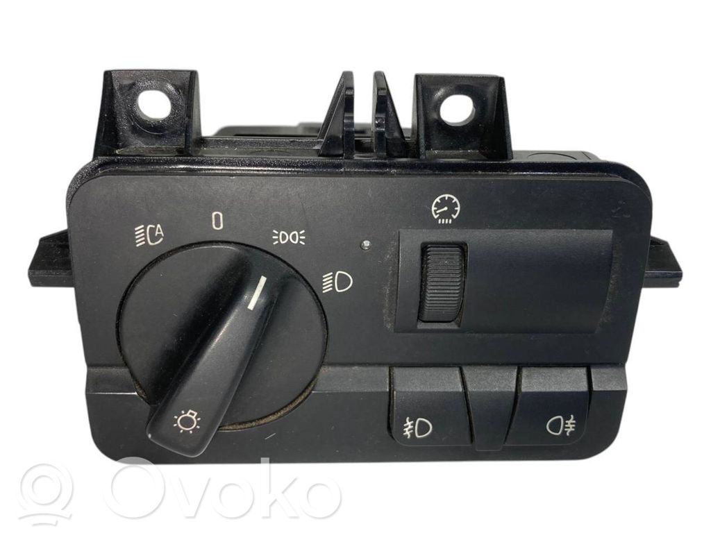 Light switch   6925081