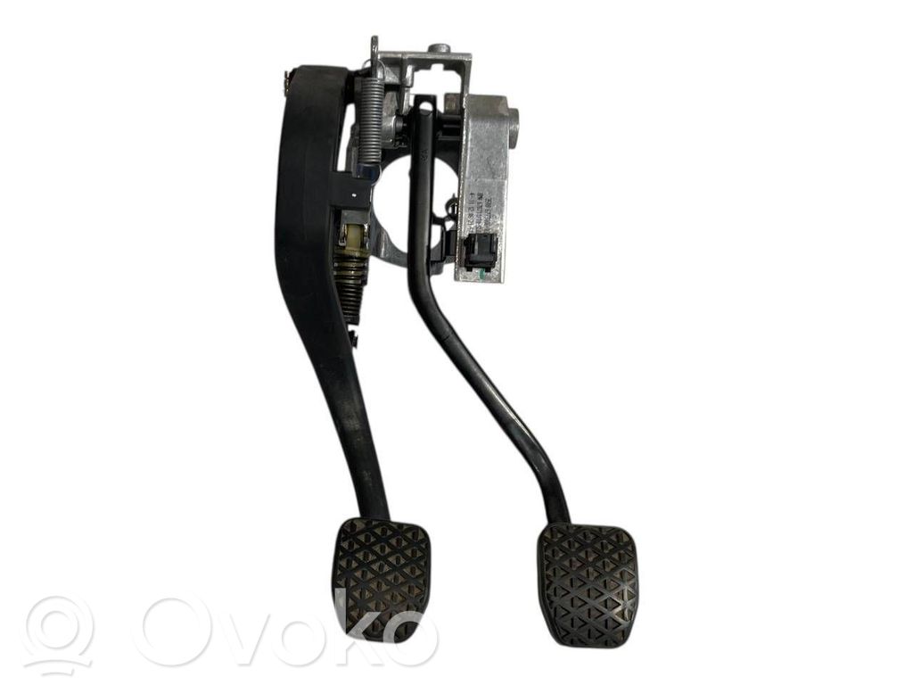 Pedal assembly   6761310,35316761310,42322403,21526773670,35006773006,6773006,6773670