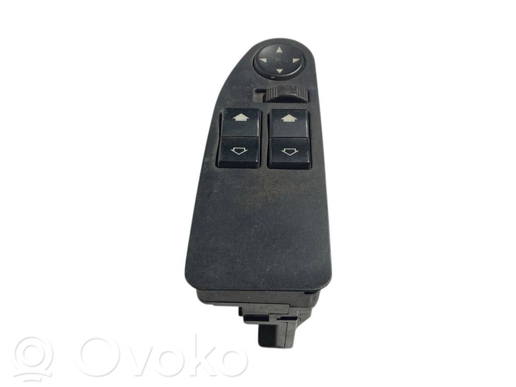 Electric window control switch   8368988