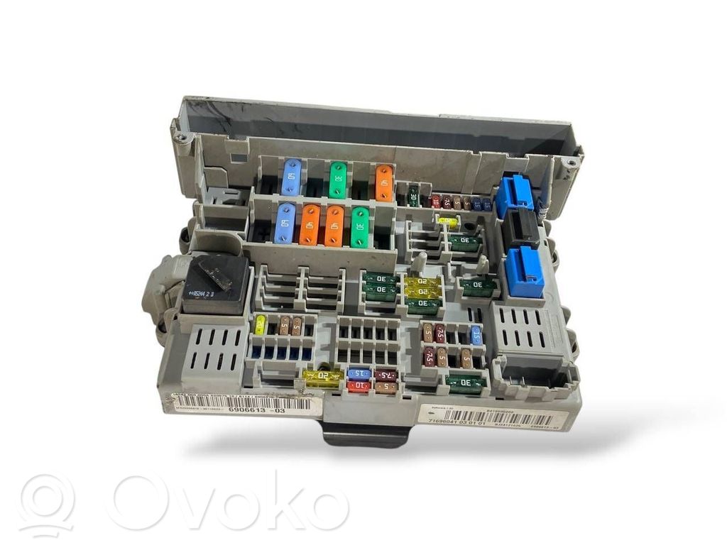 BMW 1 E81 E87 Fuse module 
