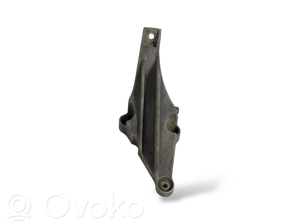 BMW 5 E39 Engine mounting bracket 
